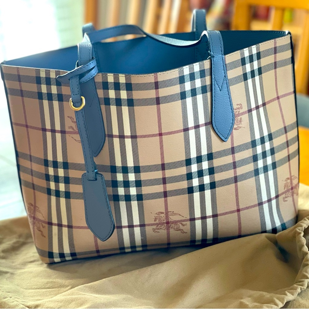 Woman Burberry Reversible Tote Bag.